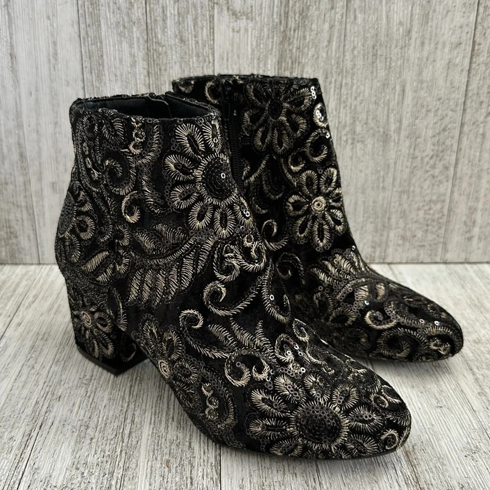 Aldo Women's Black gold Brocade Block Heel Ankle Boot Size 6.5 M